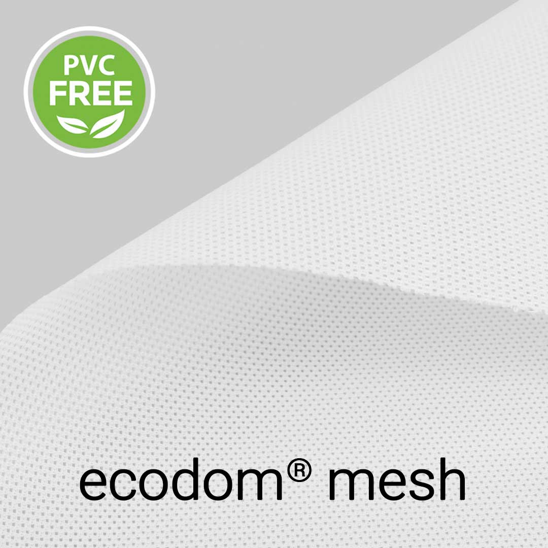 Nahaufnahme des ecodom®-Meshstoffes mit PVC-freiem Label